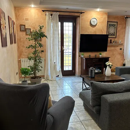 Roccis Evergreen House Acilia