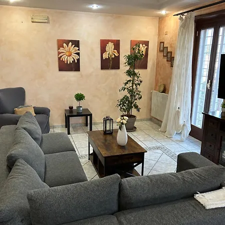 Roccis Evergreen House Apartment *